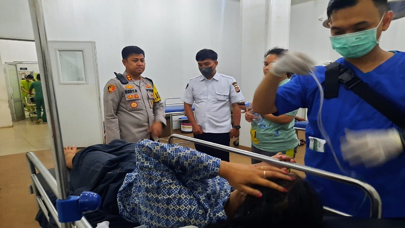 Kapolres Sukabumi Gunakan Mobil Dinas Evakuasi Korban Kecelakaan ke Rumah Sakit