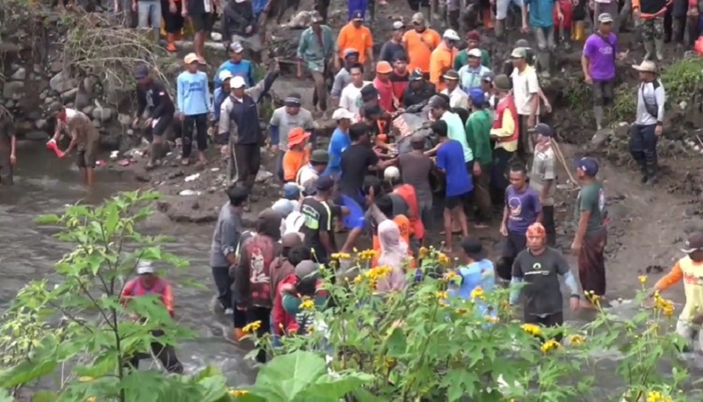 Korban Hilang Tertimbun Longsor di Malang Ditemukan Tewas