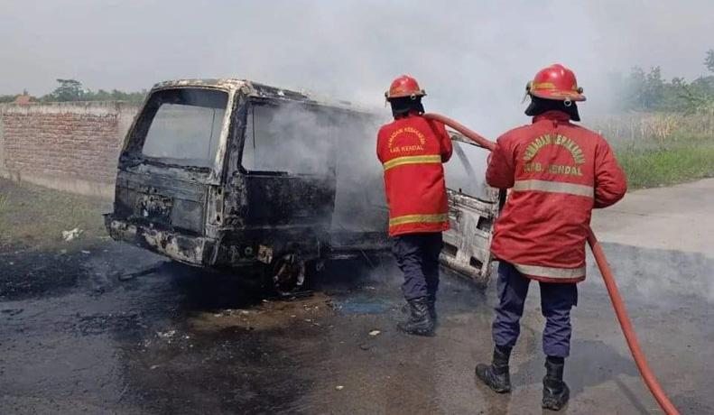  Mobil Angkut BBM Terbakar di Jalan Raya Kendal, 1 Penumpang Luka Bakar Serius
