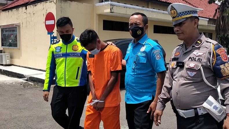 Polres Indramayu Tangkap Pelaku Tabrak Lari Tewaskan 2 Pengendara Motor