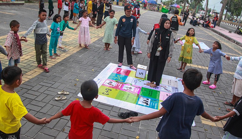 Anak-Anak Korban Banjir Diberikan Terapi Trauma Healing - Bagian 1