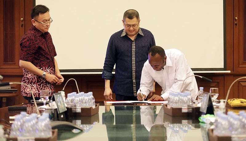 Anggota DPD RI Otopianus Petrus Tebai Gabung ke Partai Perindo - Bagian 3