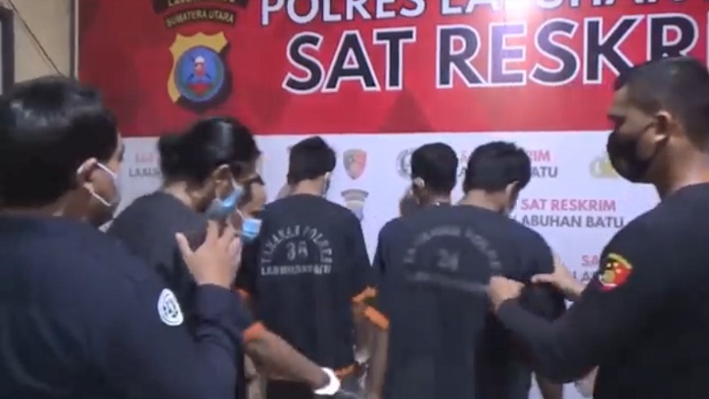 title 5 Pelaku Penganiayaan Warga Labuhanbatu Pakai Palu Godam hingga Tewas Ditangkap 5 Pelaku Penganiayaan Warga Labuhanbatu Pakai Palu Godam hingga Tewas Ditangkap