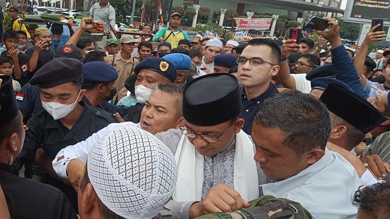 Anies Baswedan Dikerubungi Pendukung di Medan, Warga: Awas Presiden Kita Mau Lewat