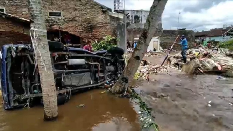 Banjir Bandang di Banyuwangi Rusak 3 Jembatan dan 35 Rumah, 20 Rata dengan Tanah