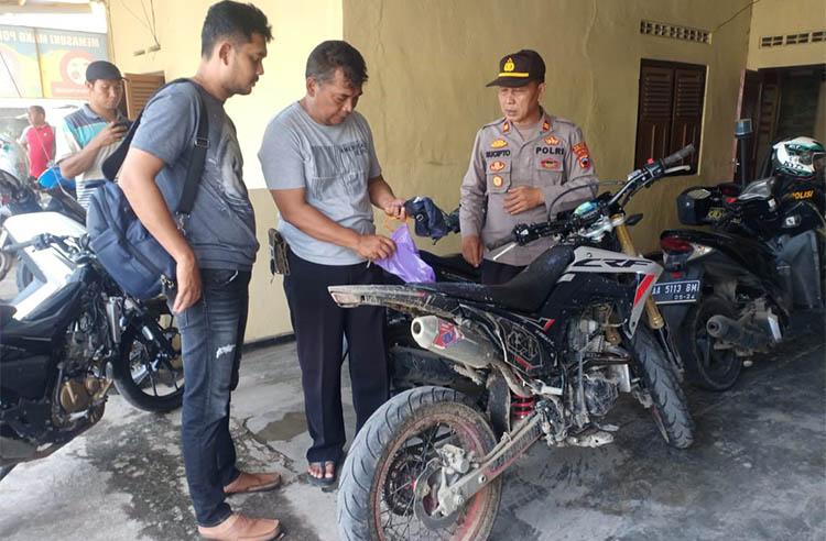 title Pria di Kebumen Ditemukan Tewas Berlumuran Darah, Polisi: Pelaku Sudah Diamankan Pria di Kebumen Ditemukan Tewas Berlumuran Darah, Polisi: Pelaku Sudah Diamankan