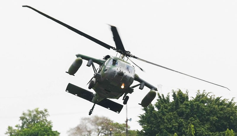 Terbang Rendah, Black Hawk Royal Brunei Air Force Pamer Kemampuan - Bagian 2
