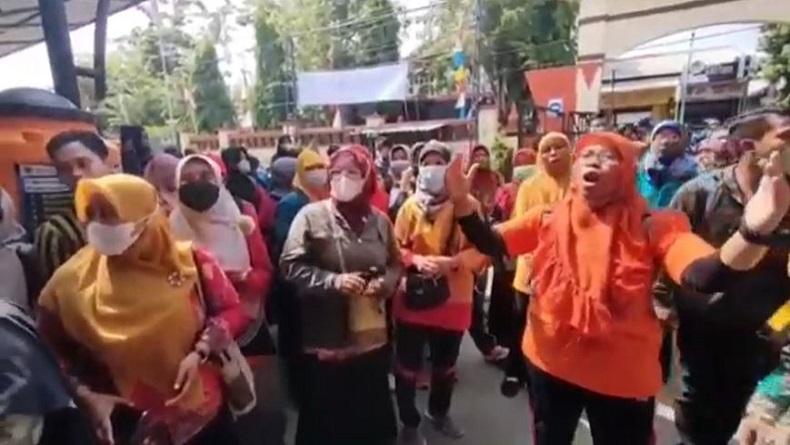 Ratusan Guru Honorer Geruduk Disdikpora Brebes, Protes Pembatalan Usulan Pegawai P3K