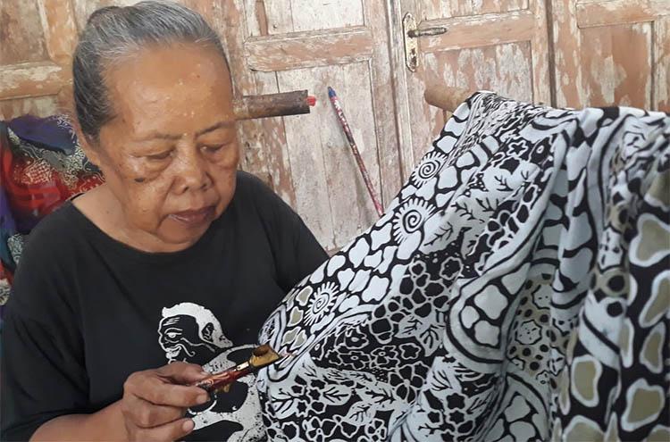 Jaga Regenerasi Pembatik, Sultan HB X Minta Upah Buruh Batik Ditingkatkan