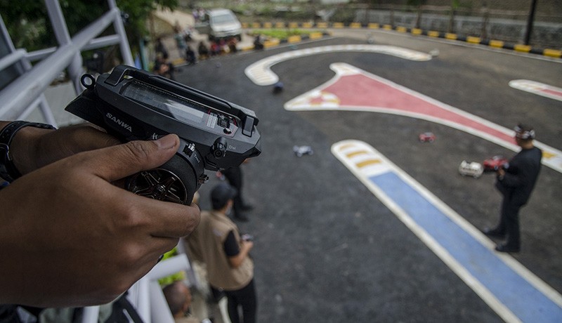 Menyalurkan Hobi Mobil RC di Sirkuit Bandung - Bagian 2