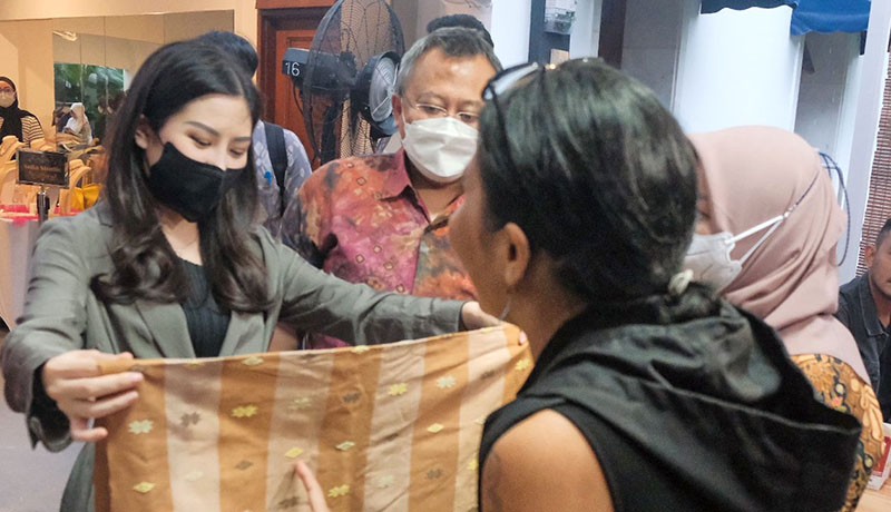Dukung UMKM, Wamenparekraf Angela Tanoesoedibjo Pacu Produk Kriya dan Fesyen Lokal - Bagian 1