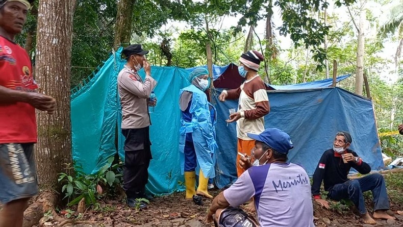 Makam Karyawan PTPN yang Tewas dengan Luka Sayat Dibongkar, Polisi Autopsi Jasad Korban