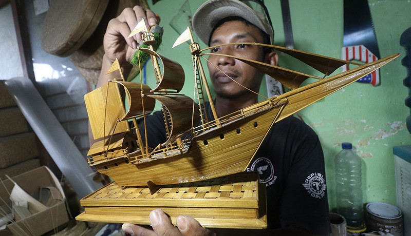 Kreatif, Penyandang Disabilitas Buat Miniatur Perahu Harga Rp350.000-Rp2,5  Juta