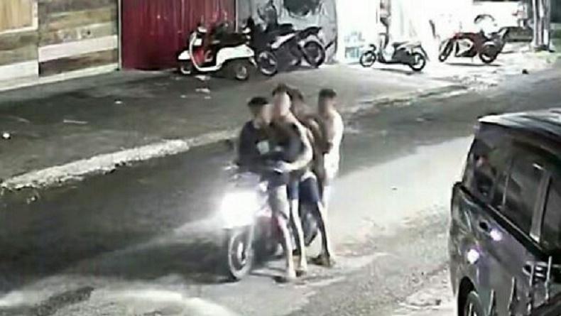 Sekelompok Orang Ribut di Kafe gegara Rokok, 3 Kena Tikam, 4 Pelaku Ditangkap