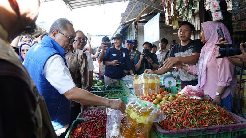 Mendag Zulhas Senang Harga Bapok di Pasar Pabaen Baeng di Bawah Harga Nasional - Bagian 2