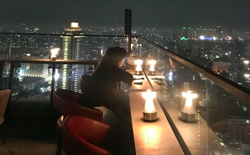 Nikmati Sajian Mewah di Roof Top Bar Park Hyatt Jakarta, Bonusnya Pemandangan Kota Spektakuler 