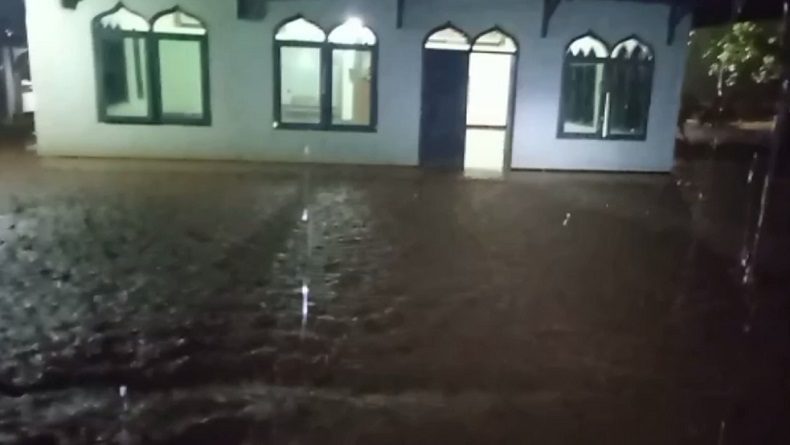 Diterjang Luapan Sungai Cidamar, 30 KK di Cidaun Cianjur Mengungsi 