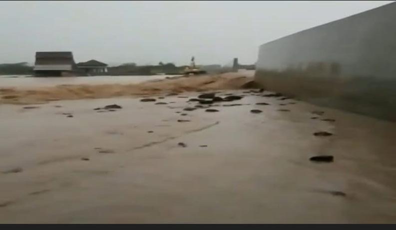 Tanggul Jebol, Puluhan Rumah di Ngaliyan Semarang Terendam Banjir Lebih 1 Meter