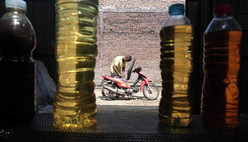 Warga Sukoharjo Buat Bahan Bakar Alternatif dari Sampah Plastik - Bagian 1