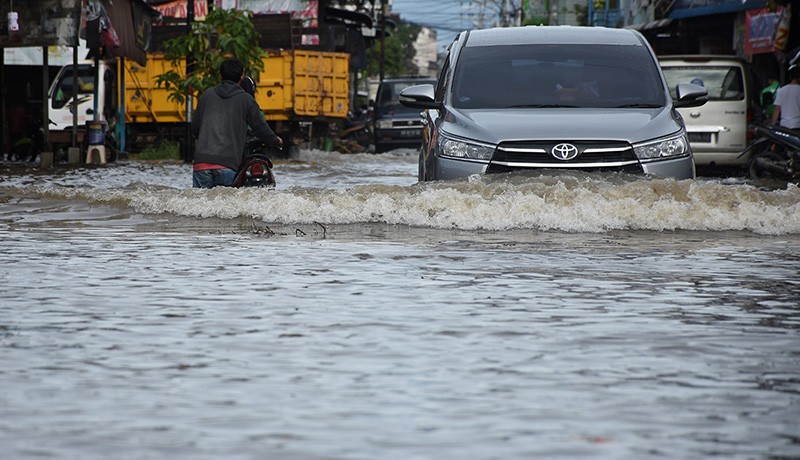 Kota Singkawang Banjir Setinggi 90 Sentimeter - Bagian 2