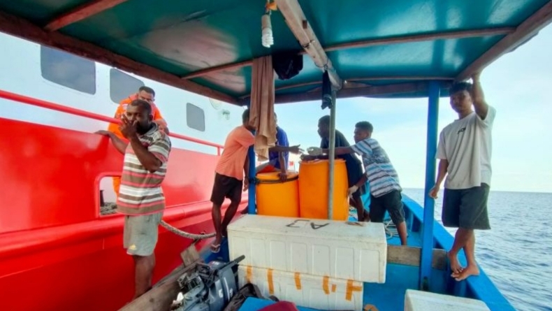 Kapal Nelayan Terombang-ambing di Laut Raja Ampat, 10 ABK Selamat