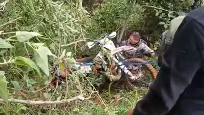 Penampakan Motor Trail yang Dikendarai Bupati Wajo setelah Dievakuasi