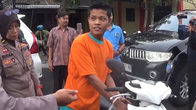 title Pencuri Motor Spesialis Permakaman Ditangkap di Bangkalan, Sasaran Peziarah Pencuri Motor Spesialis Permakaman Ditangkap di Bangkalan, Sasaran Peziarah