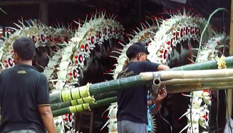 Berkah G20 Bali, Seniman Gianyar Kebanjiran Order Bikin Penjor 