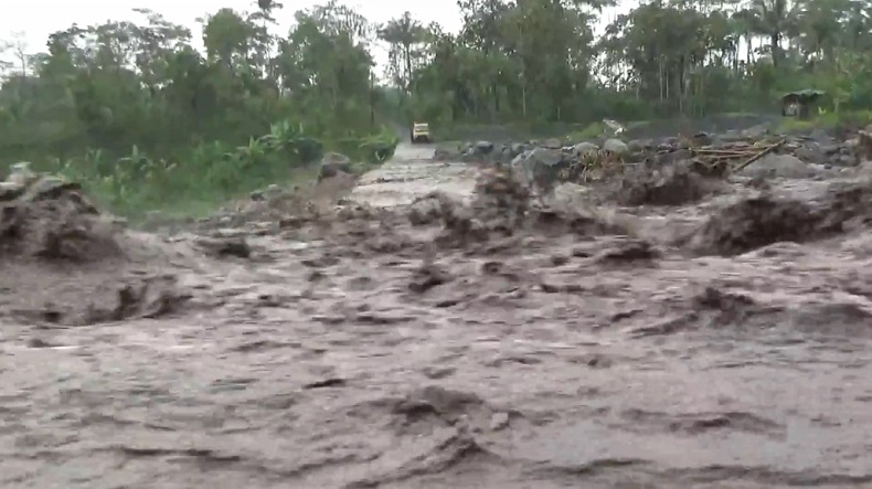 Banjir Lahar Dingin Semeru Terjang Lumajang, Akses Penghubung 2 Kecamatan Lumpuh