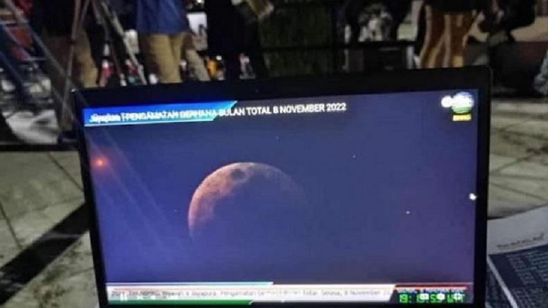 title Puncak Gerhana Bulan Total Terlihat Jelas di Ambon, Sedikit Tertutup Awan Puncak Gerhana Bulan Total Terlihat Jelas di Ambon, Sedikit Tertutup Awan