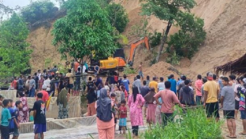 Longsor di Muaro Tantang Agam, 4 Orang Tertimbun
