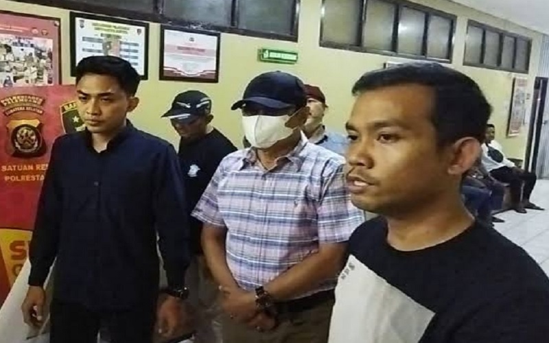 title Zen Syukri, Anggota DPRD Palembang Pemukul Perempuan Divonis 4 Bulan Penjara Zen Syukri, Anggota DPRD Palembang Pemukul Perempuan Divonis 4 Bulan Penjara
