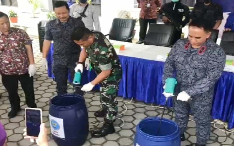 BNNP Sumsel Musnahkan 4,9 Kg Sabu dan 6,5 Kg Ganja, Salah Satu Tersangka Jaringan Sumbar