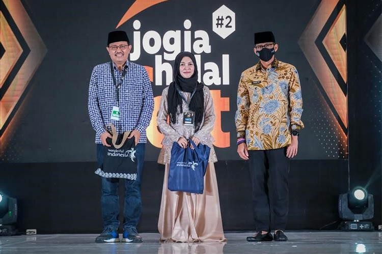 Kunjungi Jogja Halal Fest, Sandiaga Uno Janji Kenalkan Produk UMKM pada Pertemuan G20 Bali