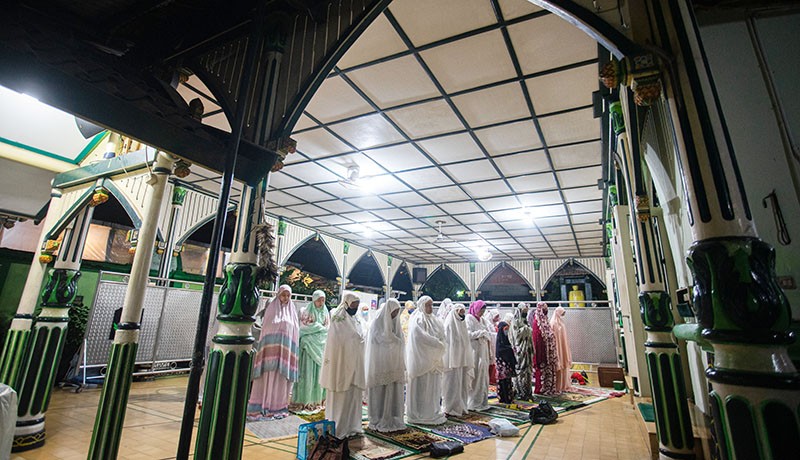 Umat Muslim Yogyakarta Sholat Gerhana Bulan - Bagian 2