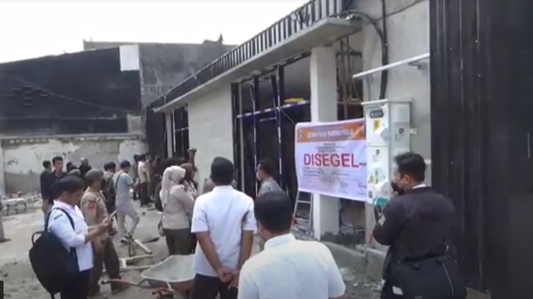 Bangunan Restoran Cepat Saji di Parepare Disegel Satpol PP
