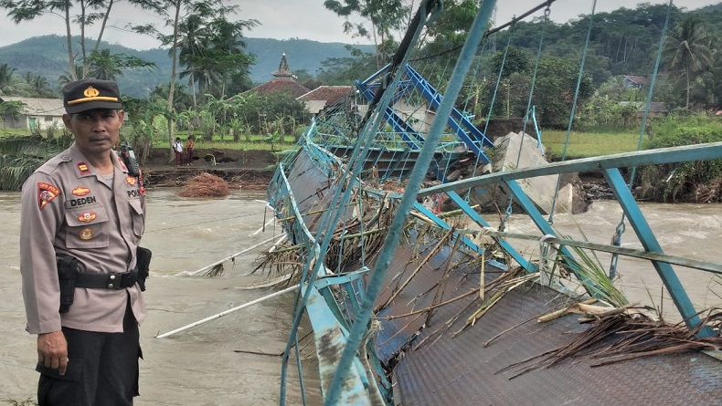  Jembatan Gantung 800 Meter di Tanggeung Cianjur Roboh, Ratusan Siswa Tak Sekolah