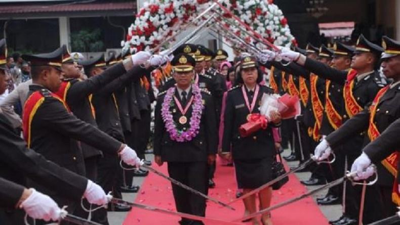 Masuk Masa Purnabakti, 108 Personel Polda Papua Dilepas Dengan Tradisi ...