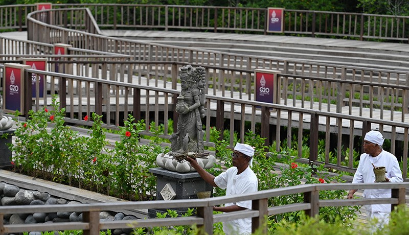 Umat Hindu Ikuti Ritual Penyucian Fasilitas KTT G20 di Bali - Bagian 2