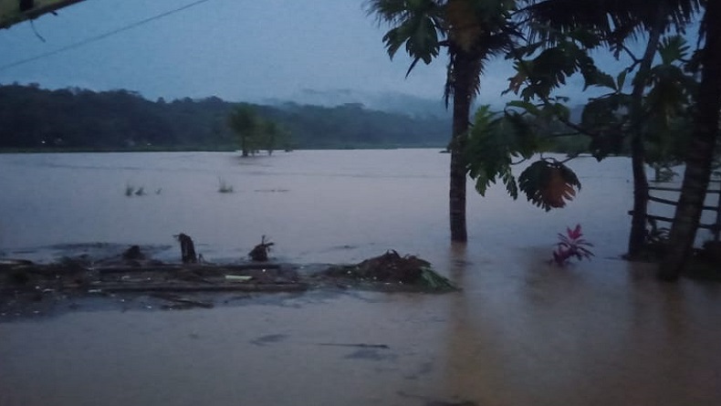 Sungai Cibuni Kadupandak Cianjur Meluap, Rendam Puluhan Rumah dan Sawah
