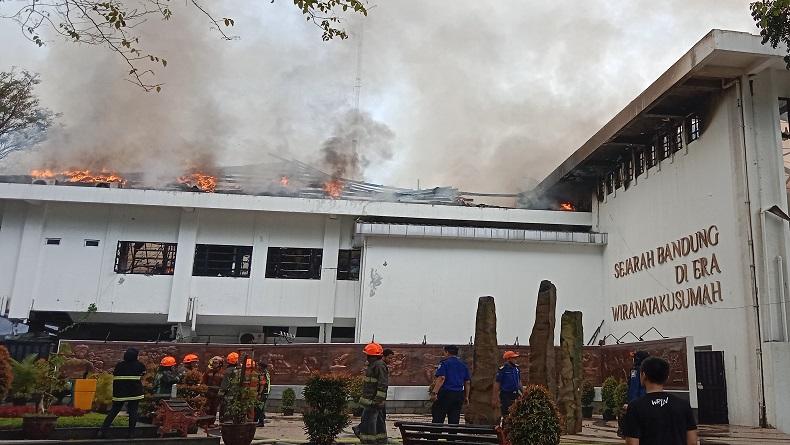 Tim Puslabfor Survei Seluruh Bagian Gedung Bappelitbang yang Terbakar