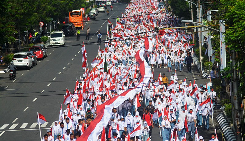 Kirab Merah Putih 1.001 Meter Peringati Hari Pahlawan di Kota Semarang - Bagian 4
