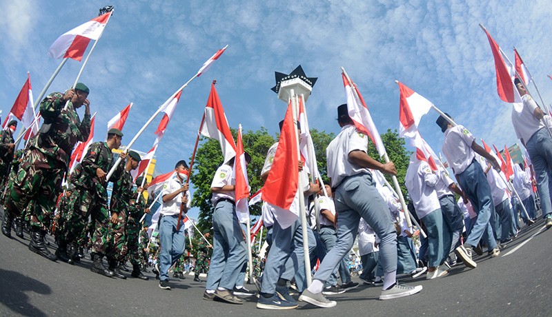 Kirab Merah Putih 1.001 Meter Peringati Hari Pahlawan di Kota Semarang - Bagian 3