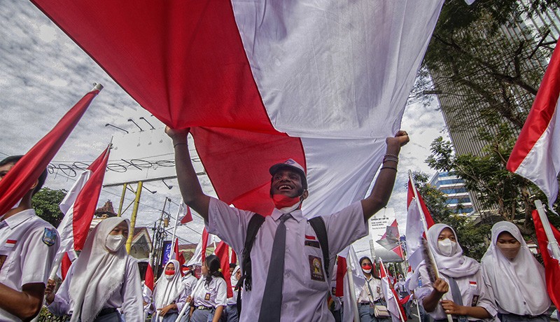 Kirab Merah Putih 1.001 Meter Peringati Hari Pahlawan di Kota Semarang - Bagian 2