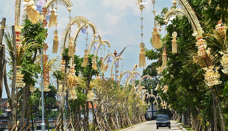 Meriahkan KTT G20, Penjor dan Bendera Negara Hiasi Jalan Protokol Bali  - Bagian 1