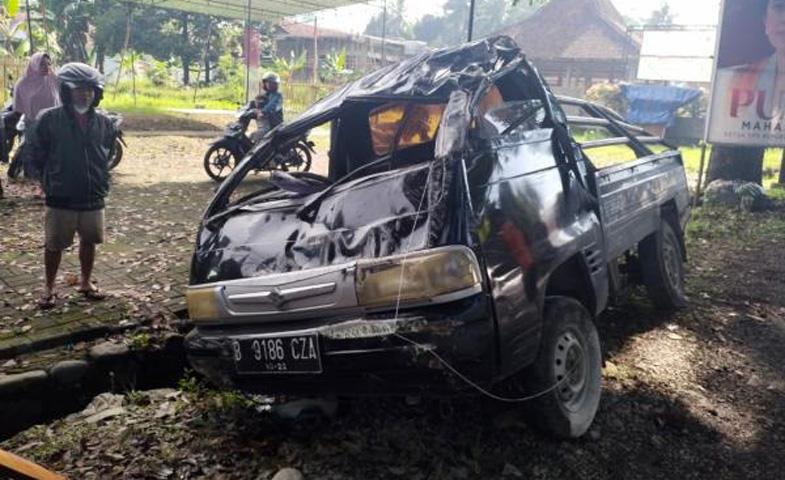  Pikap Tabrak Pohon di Jalan Raya Ajibarang-Purwokerto, 2 Orang Tewas 7 Luka