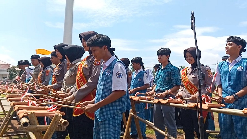 Musik Orkestra Rampak Genteng Meriahkan Hari Pahlawan di Majalengka