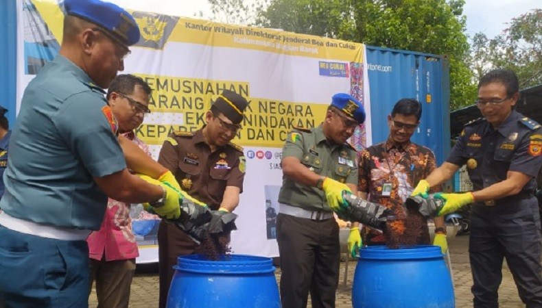 3 Juta Batang Rokok Ilegal Langgar Aturan Cukai Dimusnahkan di Pontianak