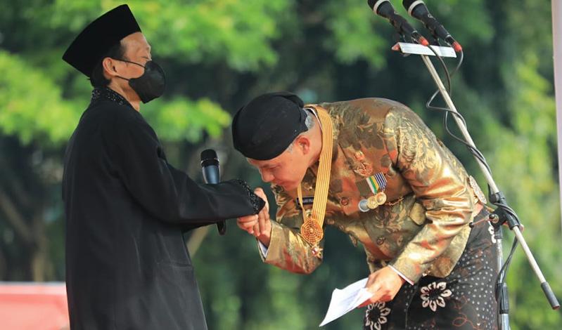 Kisah Subari, Petani yang Diajak Naik Mimbar Upacara Hari Pahlawan dan Dicium Ganjar