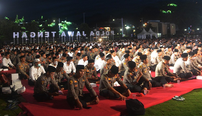 Ribuan Polisi Khusyuk Doa Bersama untuk Negeri dan Polri - Bagian 3
